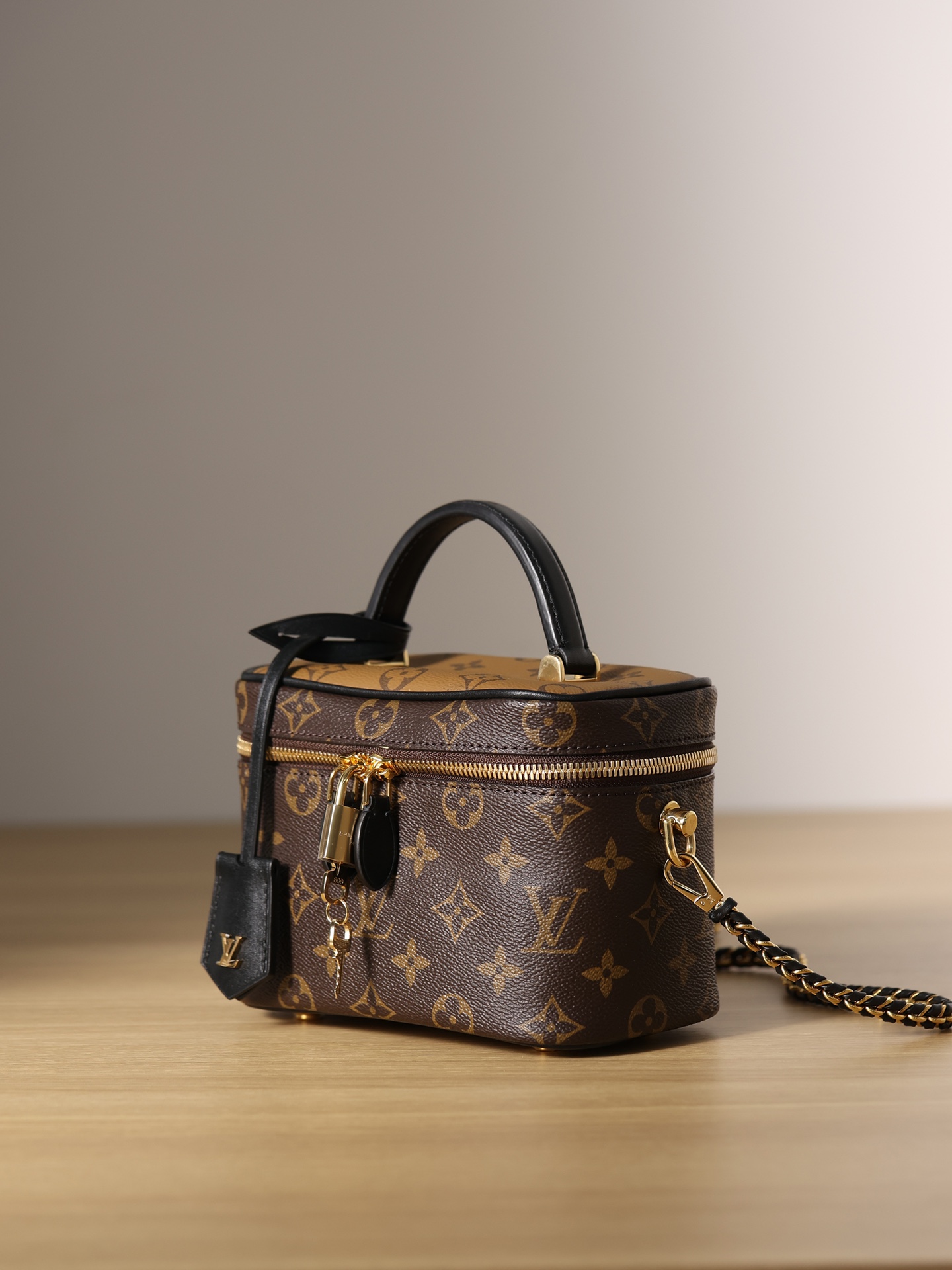 Louis Vuitton  ルイ・ヴィトン シーズナル ワンショルダーバッグ 