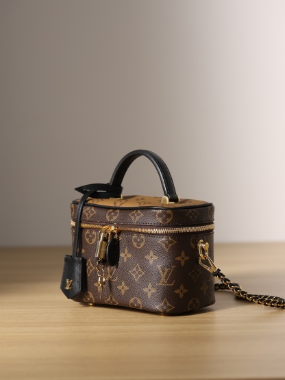 Louis Vuitton  ルイ・ヴィトン シーズナル ワンショルダーバッグ 