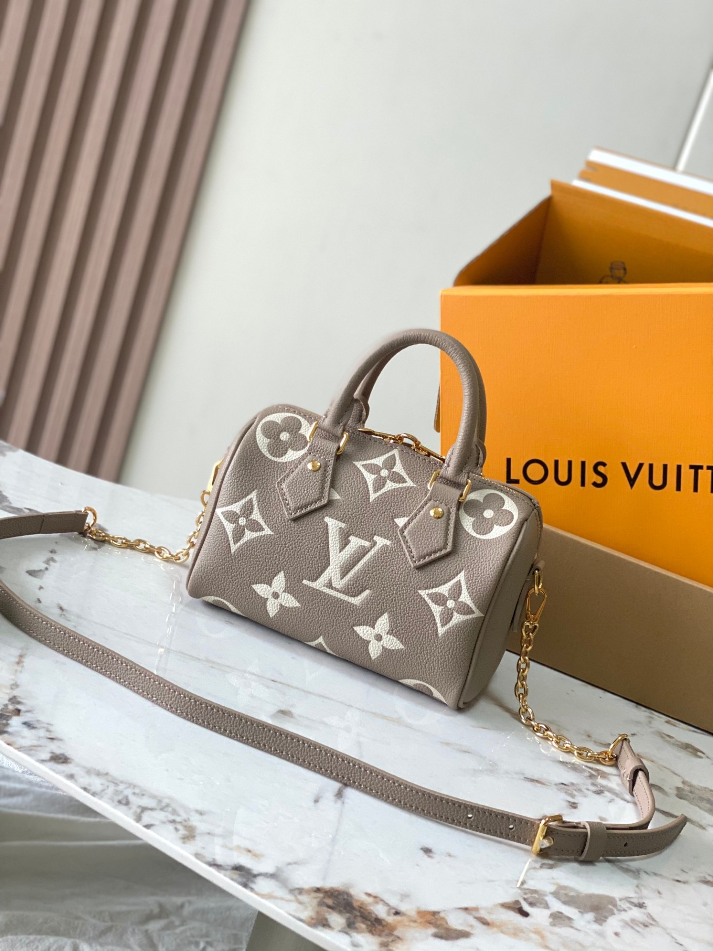 Louis Vuitton  ルイ・ヴィトン シーズナル ワンショルダーバッグ 