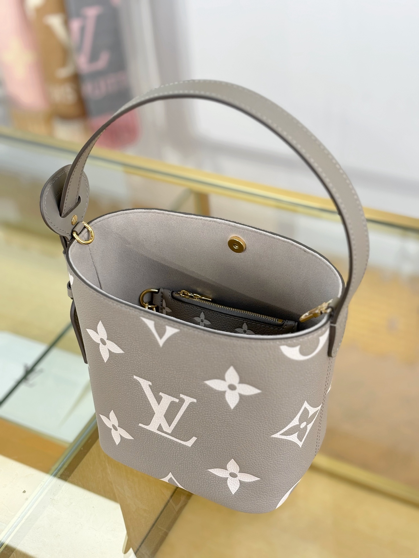 Louis Vuitton  ルイ・ヴィトン シーズナル ワンショルダーバッグ 