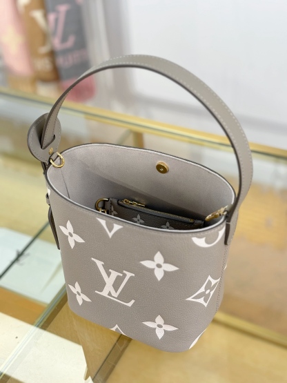 Louis Vuitton  ルイ・ヴィトン シーズナル ワンショルダーバッグ 