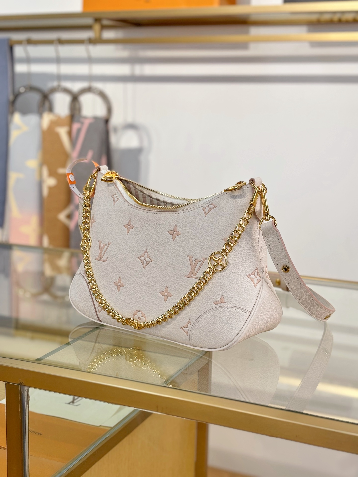 Louis Vuitton  ルイ・ヴィトン シーズナル ワンショルダーバッグ 