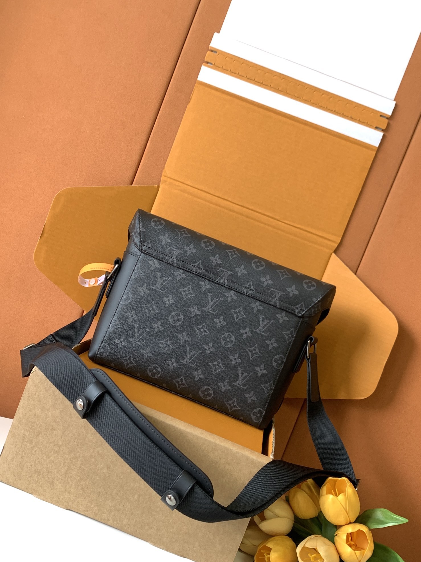 Louis Vuitton  ルイ・ヴィトン シーズナル ワンショルダーバッグ 