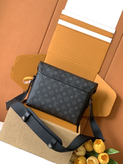 Louis Vuitton  ルイ・ヴィトン シーズナル ワンショルダーバッグ 