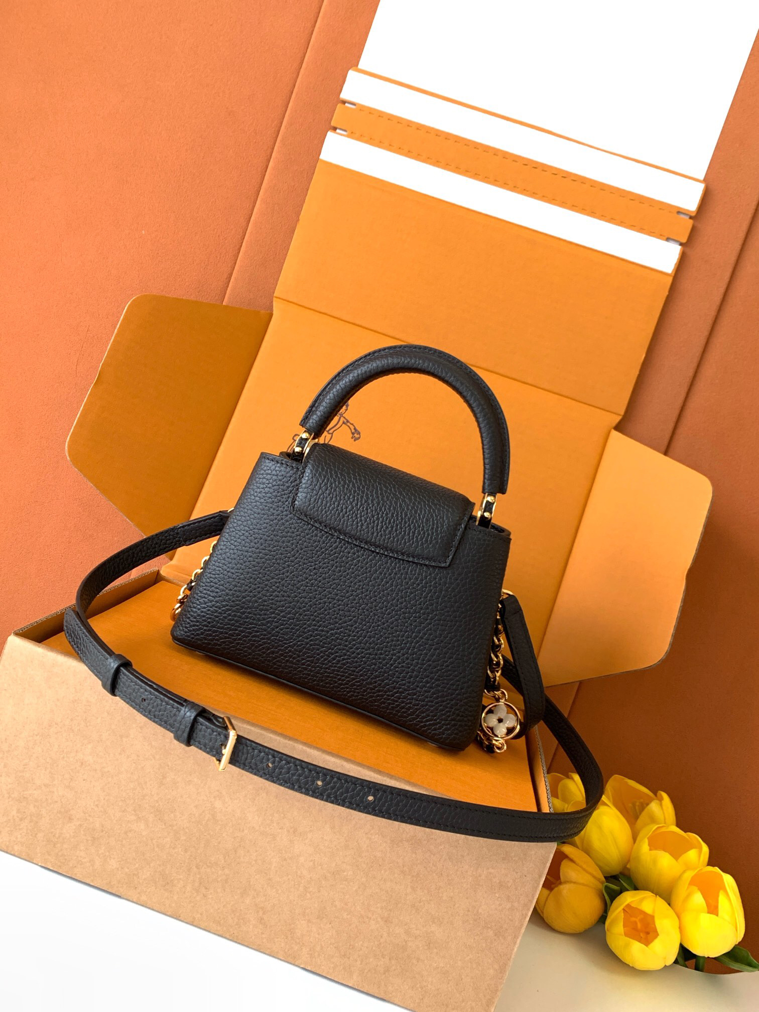 Louis Vuitton  ルイ・ヴィトン シーズナル ワンショルダーバッグ 