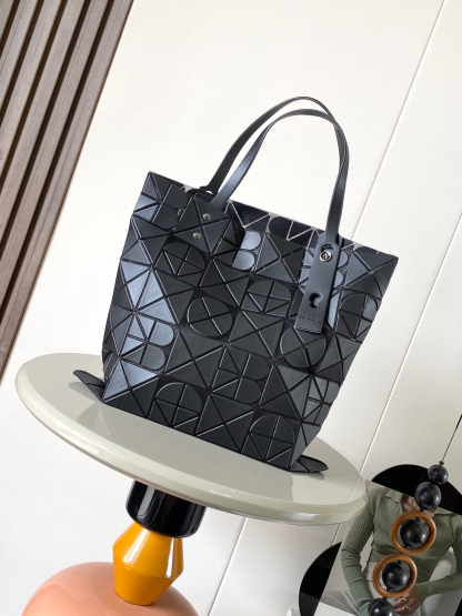 イッセイミヤケ「Issey Miyake」LUCENTシリーズ トートバッグ