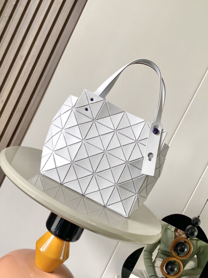 イッセイミヤケ「Issey Miyake」LUCENTシリーズ トートバッグ