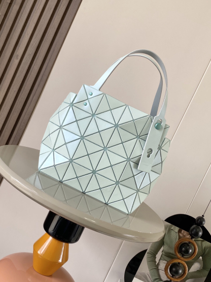 イッセイミヤケ「Issey Miyake」LUCENTシリーズ トートバッグ
