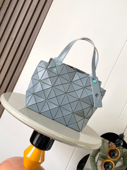 イッセイミヤケ「Issey Miyake」LUCENTシリーズ トートバッグ