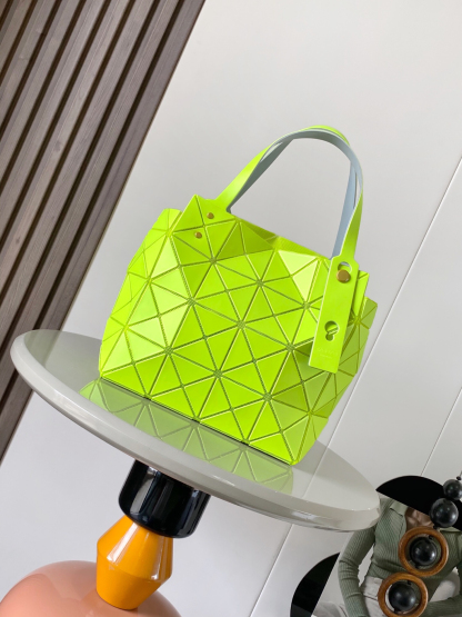 イッセイミヤケ「Issey Miyake」LUCENTシリーズ トートバッグ