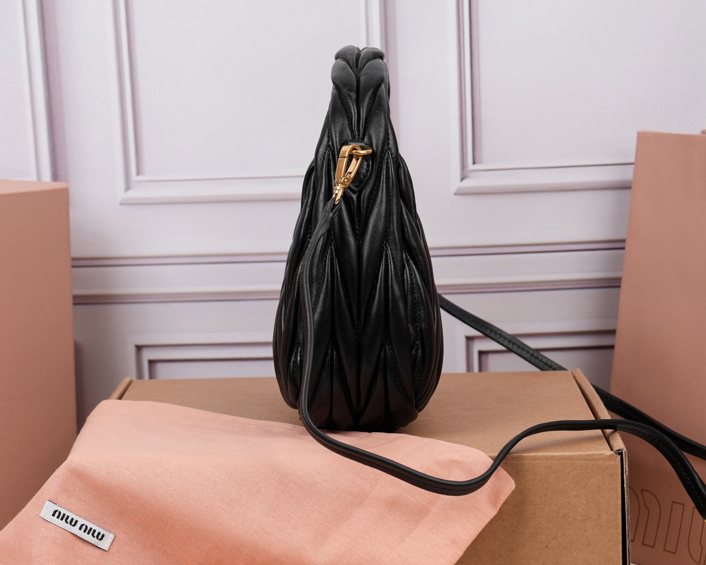 ミュウミュウ「MIUMIU」レディースファッションハンドバッグとショルダーバッグ