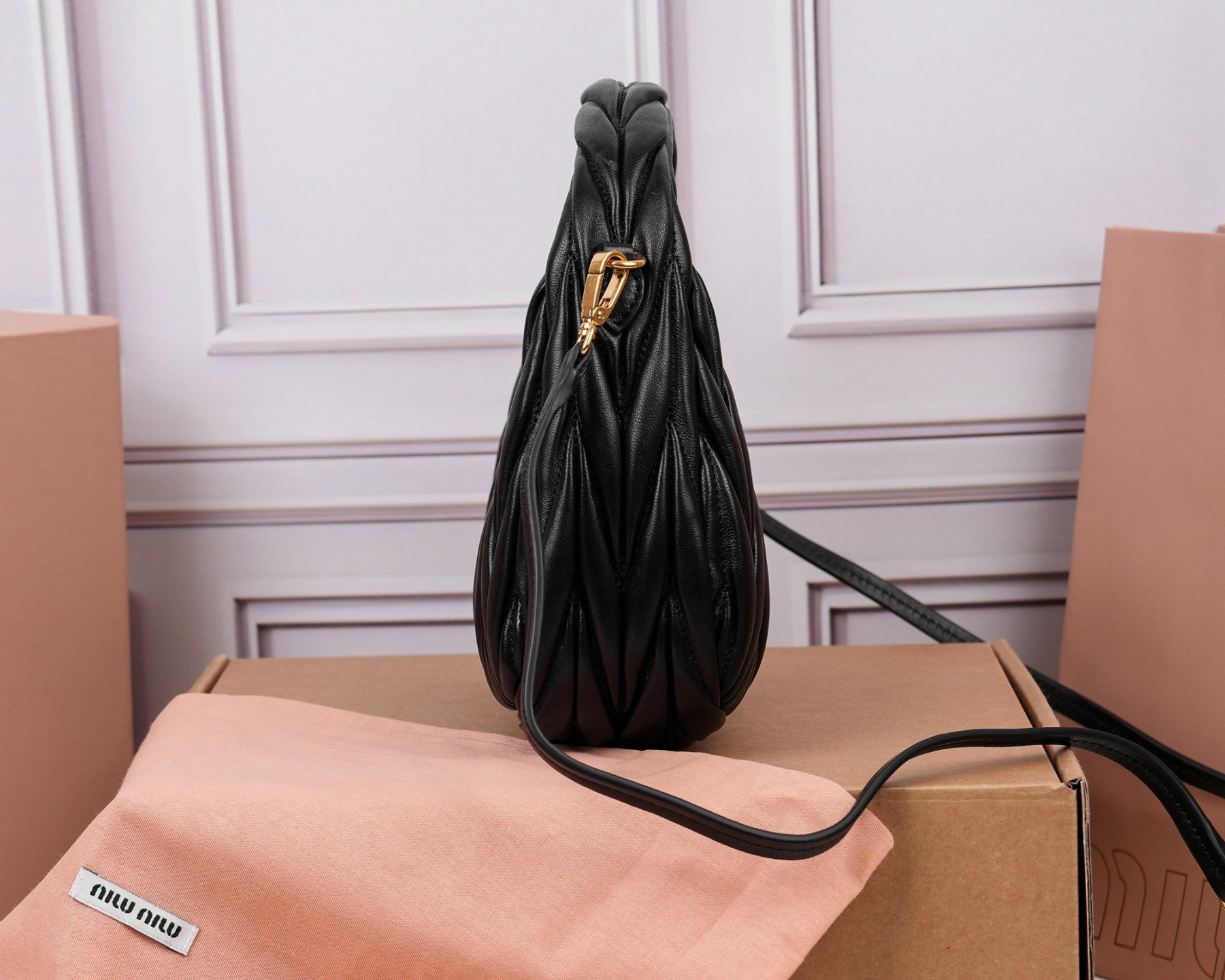 ミュウミュウ「MIUMIU」レディースファッションハンドバッグとショルダーバッグ