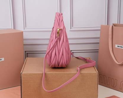 ミュウミュウ「MIUMIU」レディースファッションハンドバッグとショルダーバッグ