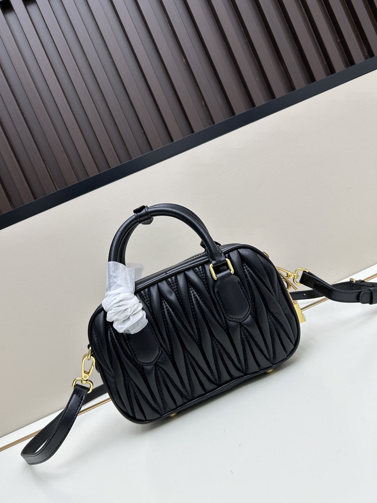 ミュウミュウ「MIUMIU」レディースファッションハンドバッグとショルダーバッグ