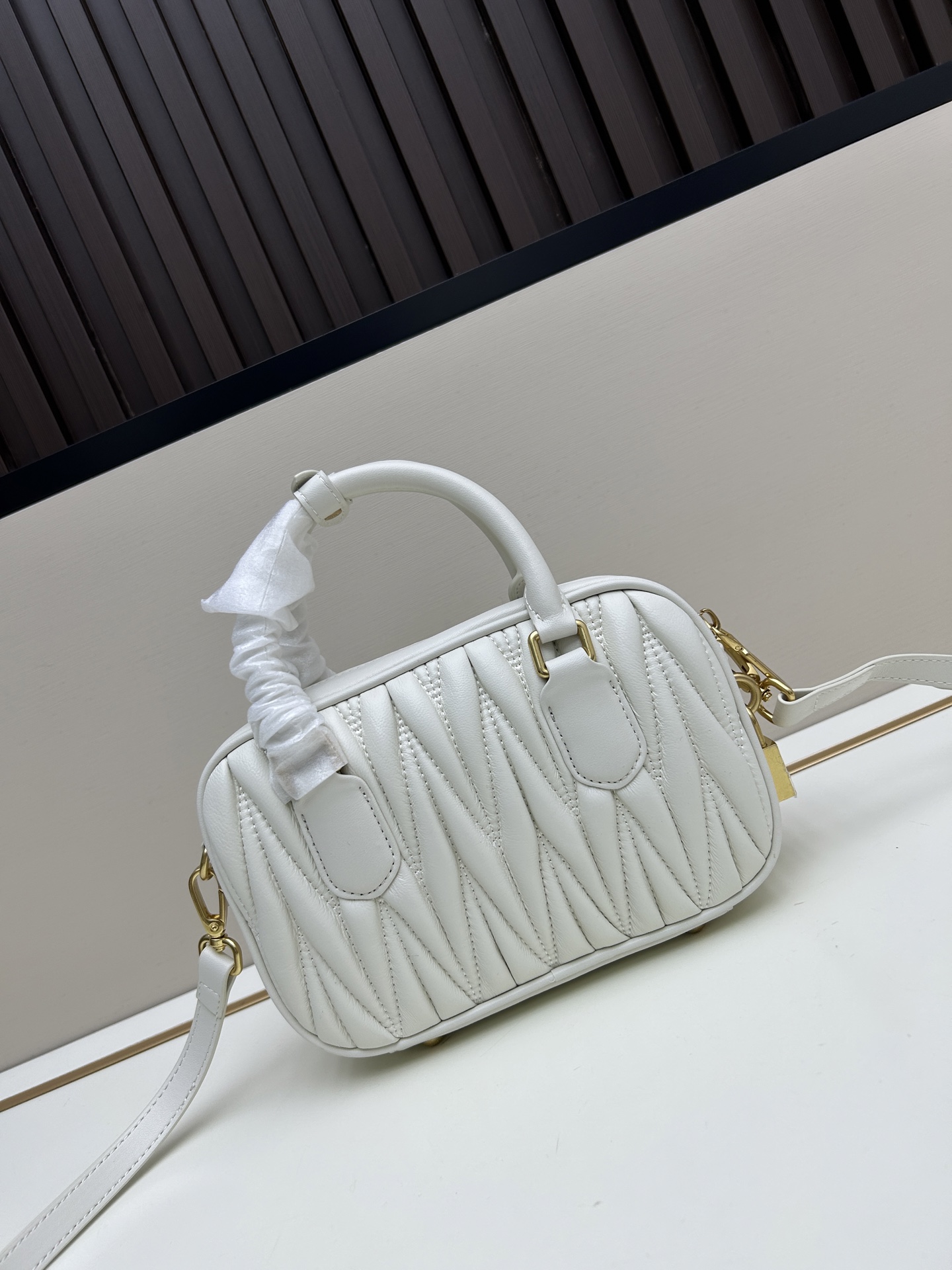 ミュウミュウ「MIUMIU」レディースファッションハンドバッグとショルダーバッグ