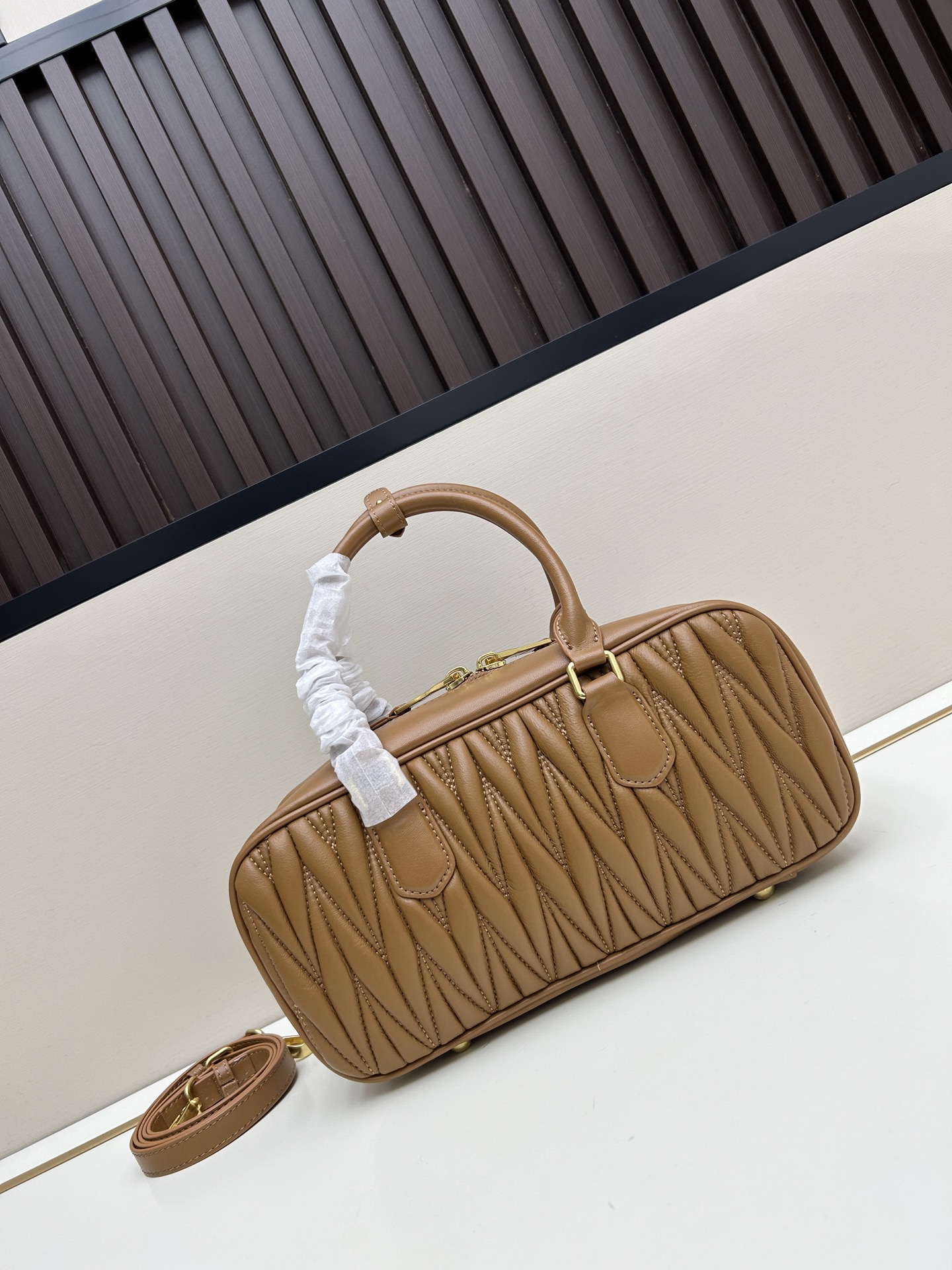 ミュウミュウ「MIUMIU」レディースファッションハンドバッグとショルダーバッグ