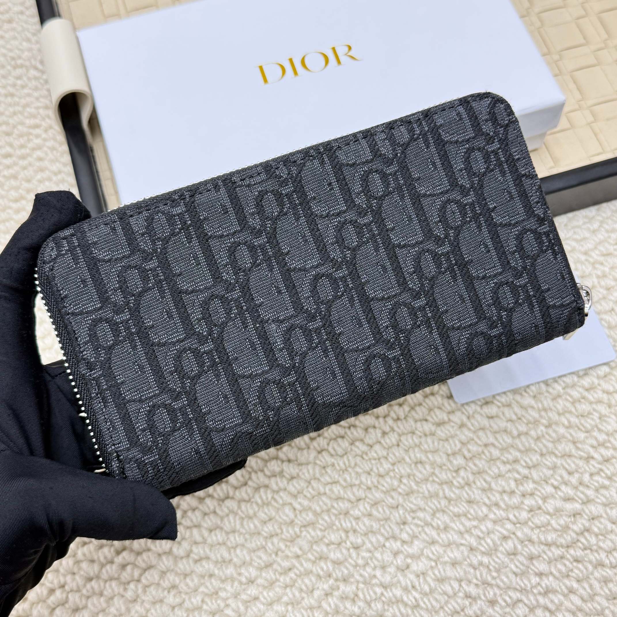 ディオール「Dior」 クラシックな高級品さいふ