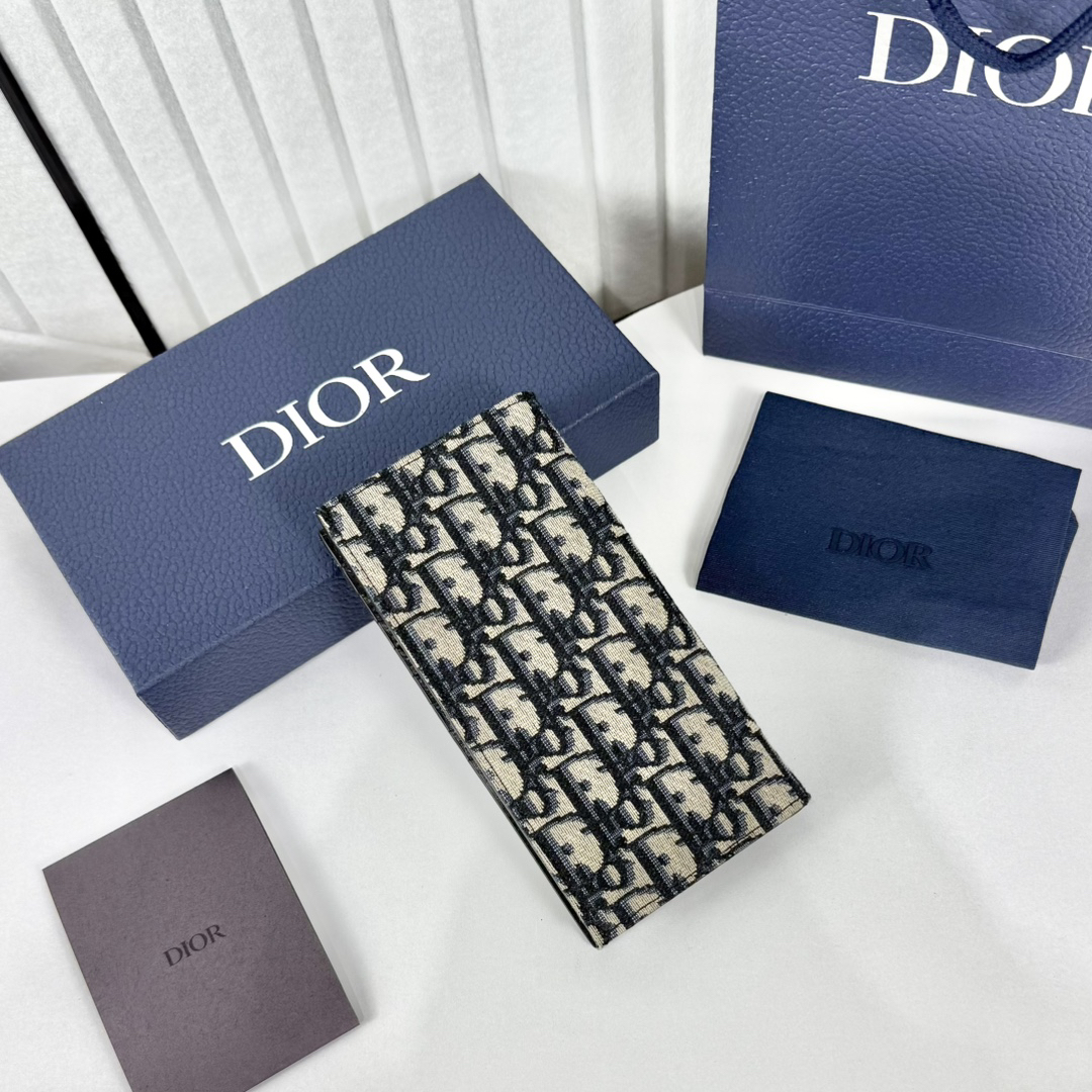 ディオール「Dior」 クラシックな高級品さいふ