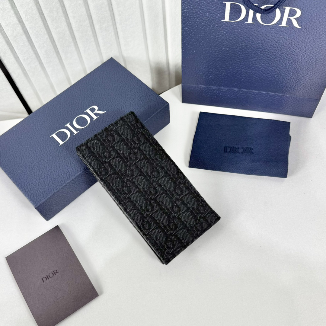 ディオール「Dior」 クラシックな高級品さいふ