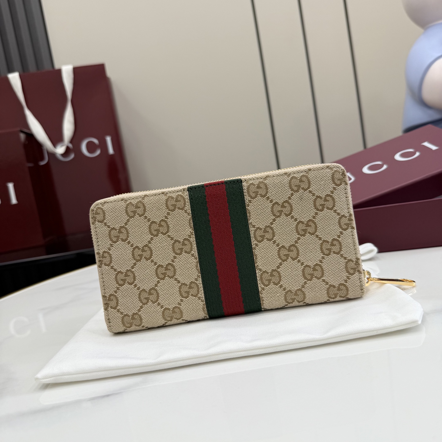 グッチ「Gucci」 クラシックなモノグラムウォレット