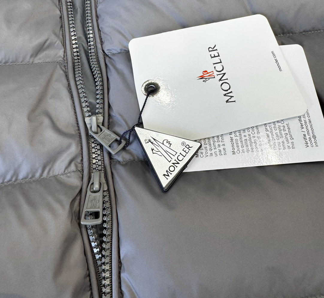 モンクレール シーズン別 ロングダウンコート