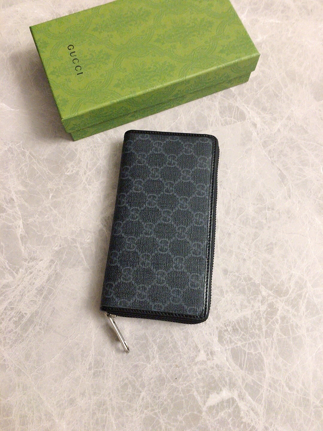 グッチ「Gucci」 クラシックなモノグラムウォレット