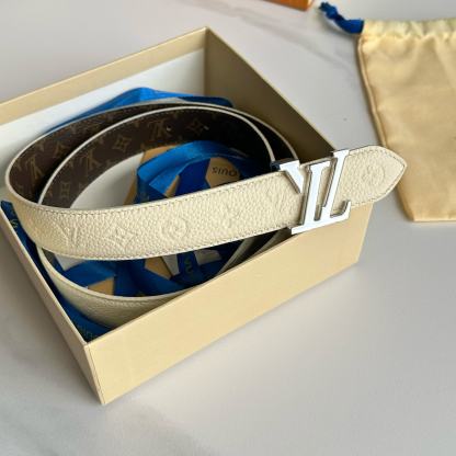 Louis Vuitton ルイヴィトンの新作女性用ベルト（リバーシブル）