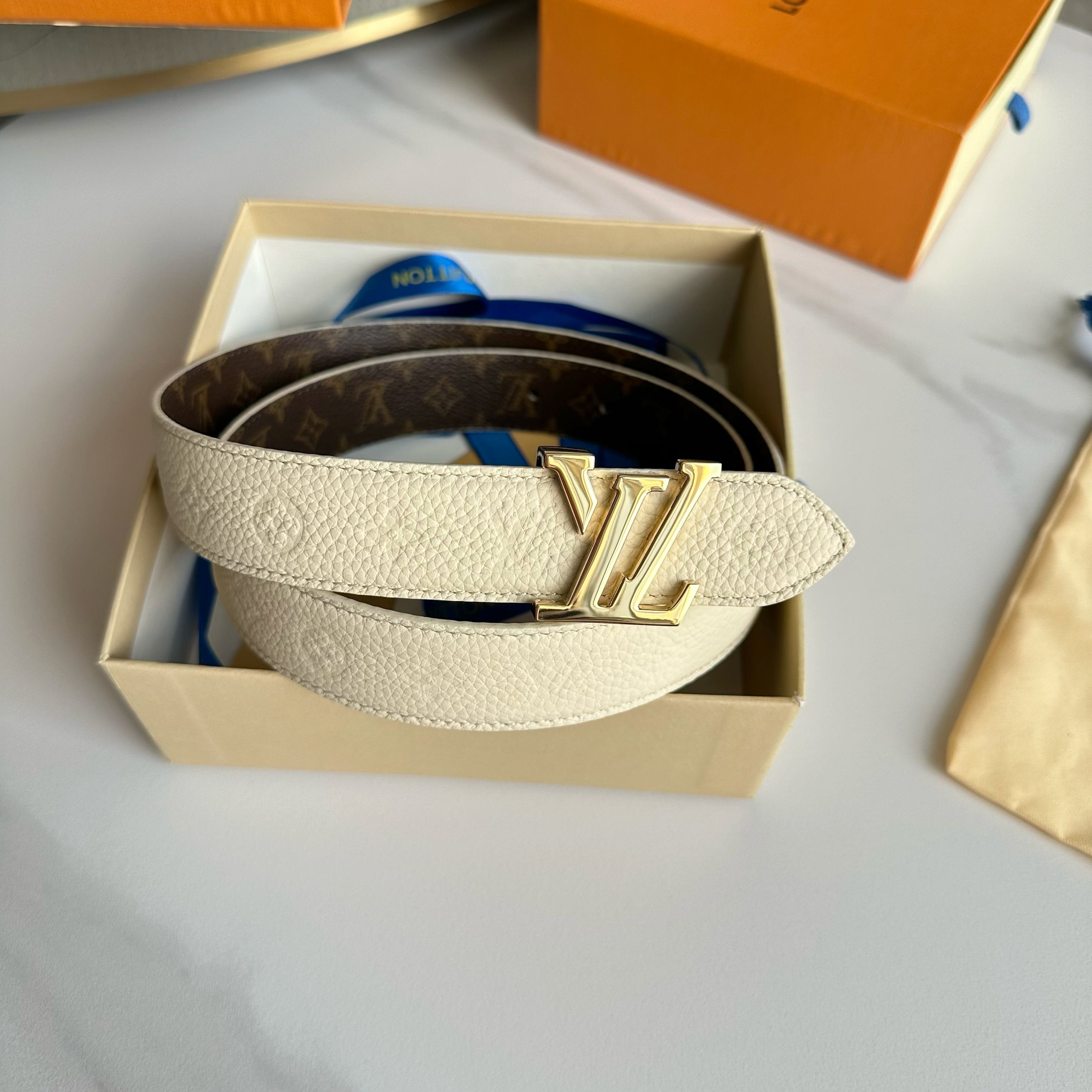 Louis Vuitton ルイヴィトンの新作女性用ベルト（リバーシブル）