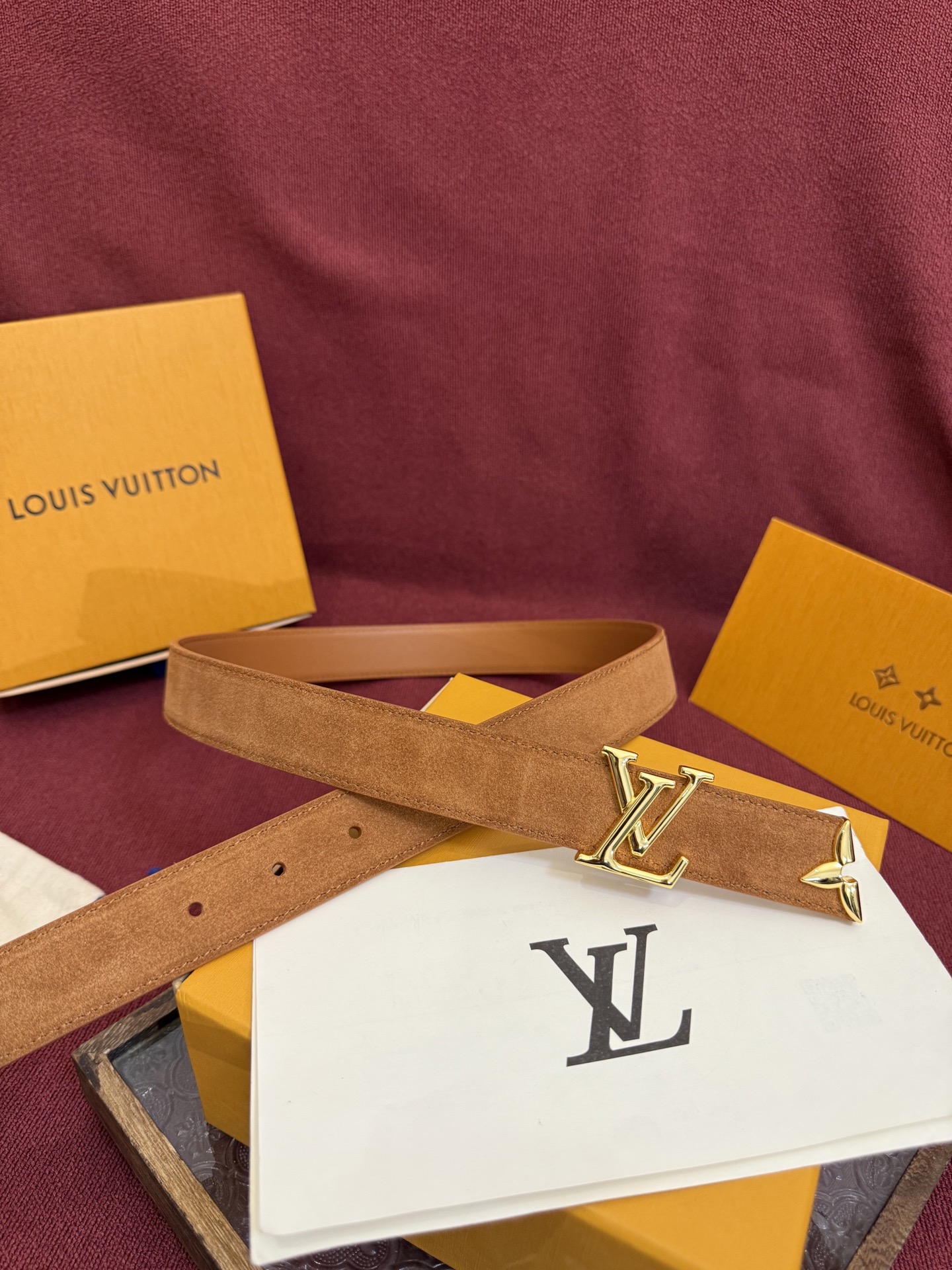 Louis Vuitton ルイヴィトンの新作女性用ベルト（リバーシブル）