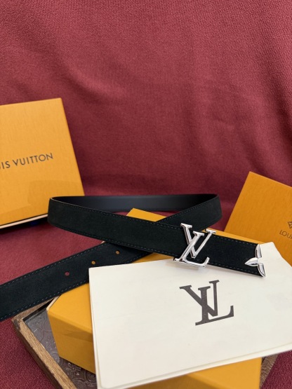 Louis Vuitton ルイヴィトンの新作女性用ベルト（リバーシブル）