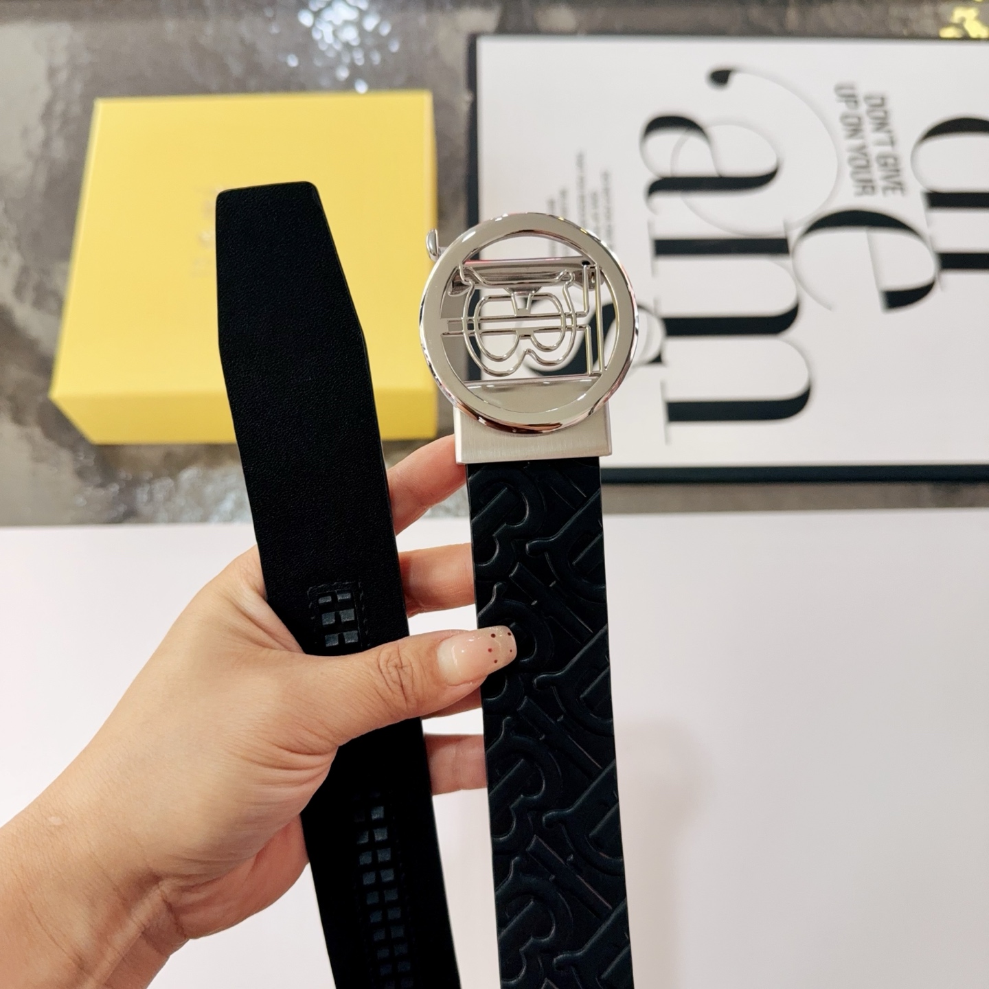 バーバリー「Burberry」男性用ベルト