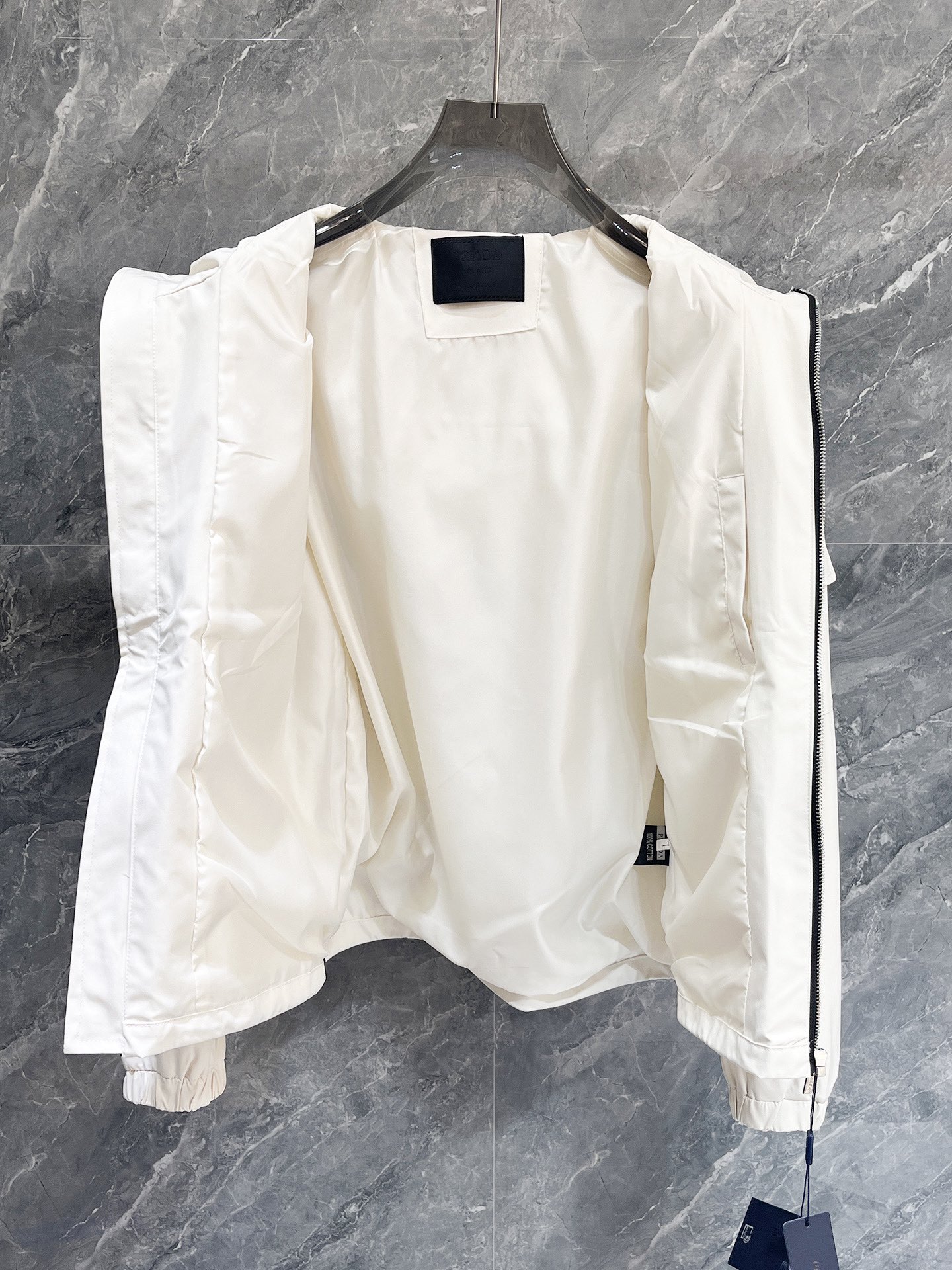 プラダ冬のおしゃれメンズジャケット