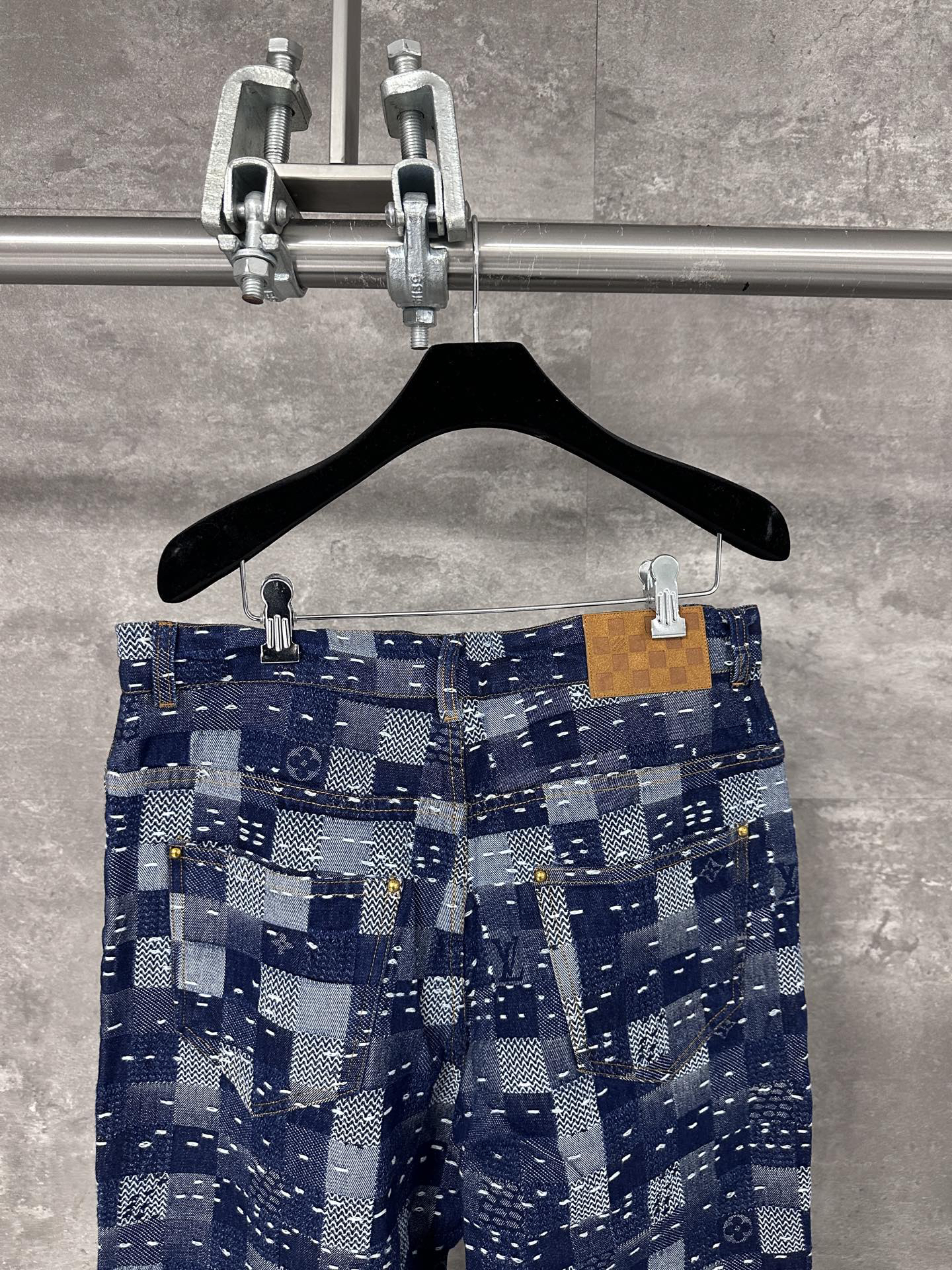 [ Louis Vuitton ] ルイ・ヴィトン スタイリッシュなジーンズ