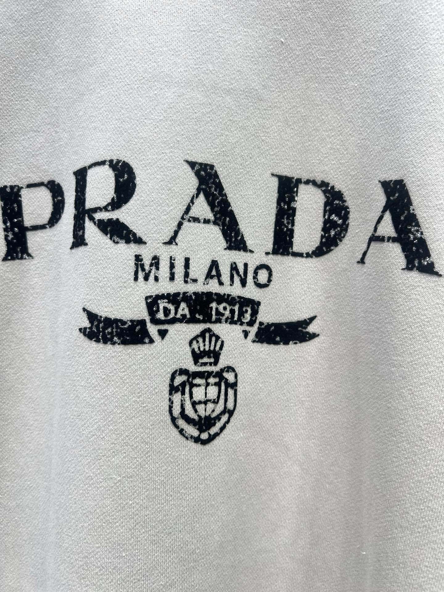 [ Prada ] プラダ  冬用パーカー