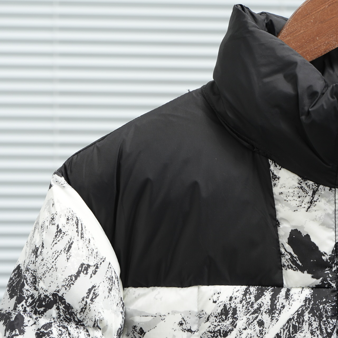 ザ・ノース・フェース スノーマウンテン第4世代--スリーブバッジモデル