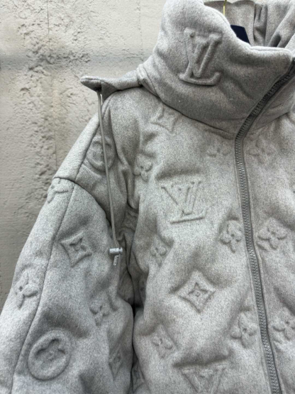 Louis Vuitton ルイ・ヴィトン  エンボスエンボスダウンジャケット