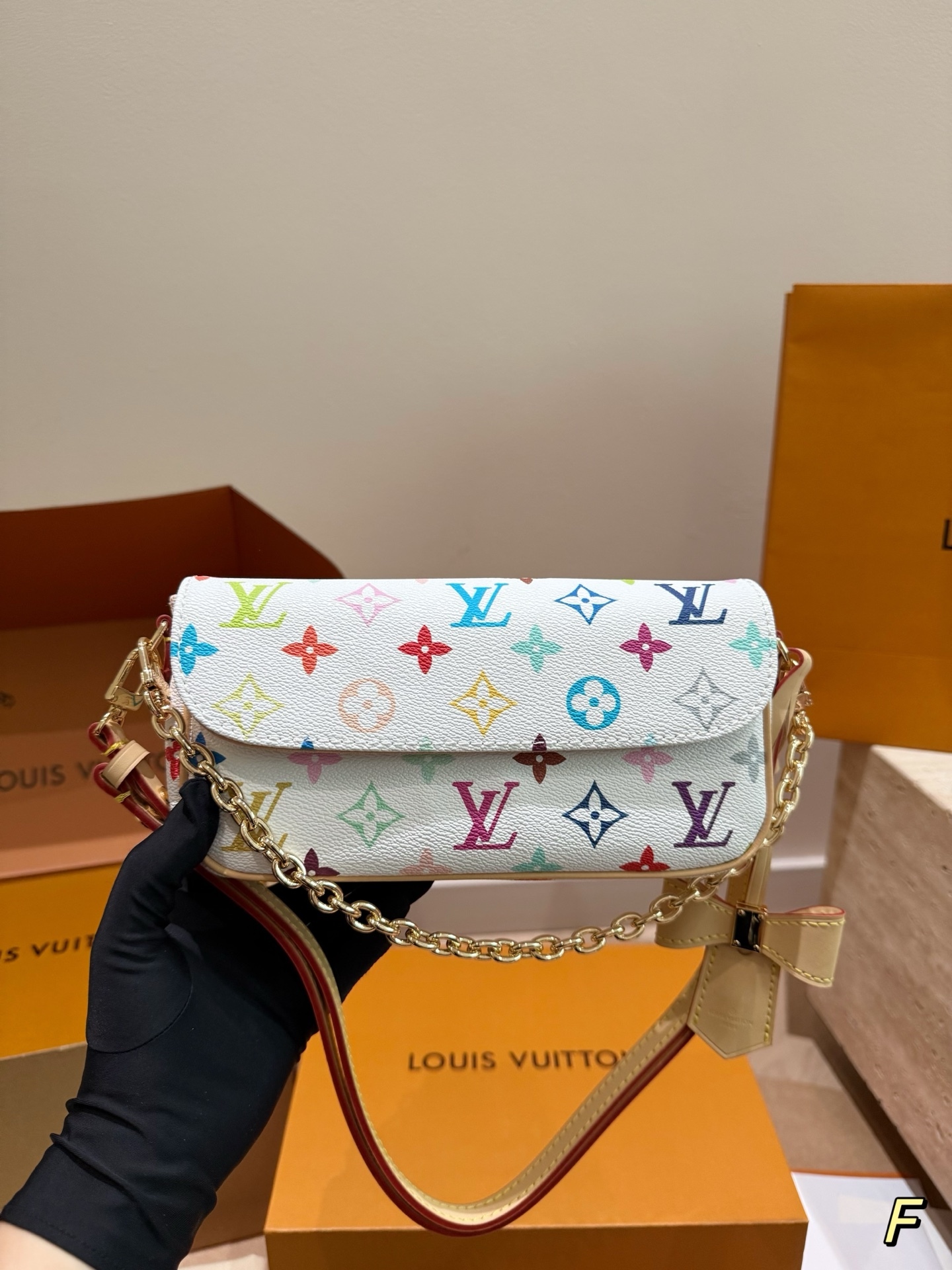 Louis Vuitton  ルイ・ヴィトン シーズナル ワンショルダーバッグ