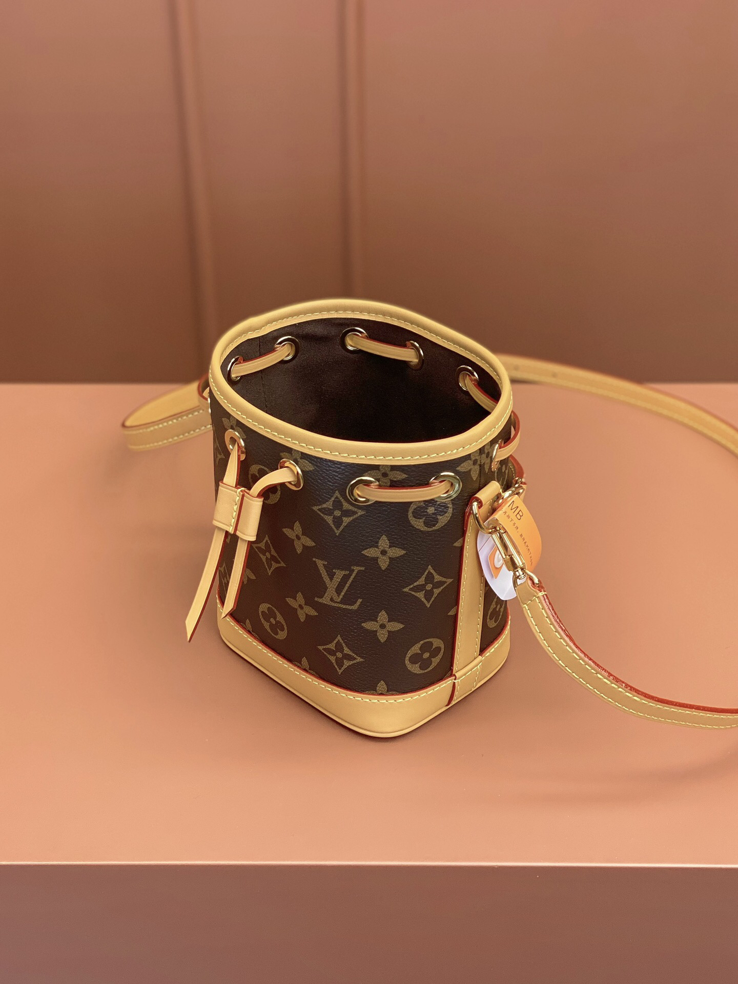 Louis Vuitton  ルイ・ヴィトン シーズナル ワンショルダーバッグ 
