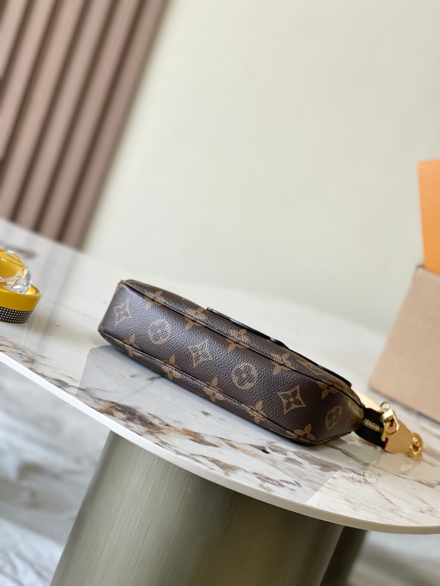 Louis Vuitton  ルイ・ヴィトン シーズナル ワンショルダーバッグ 