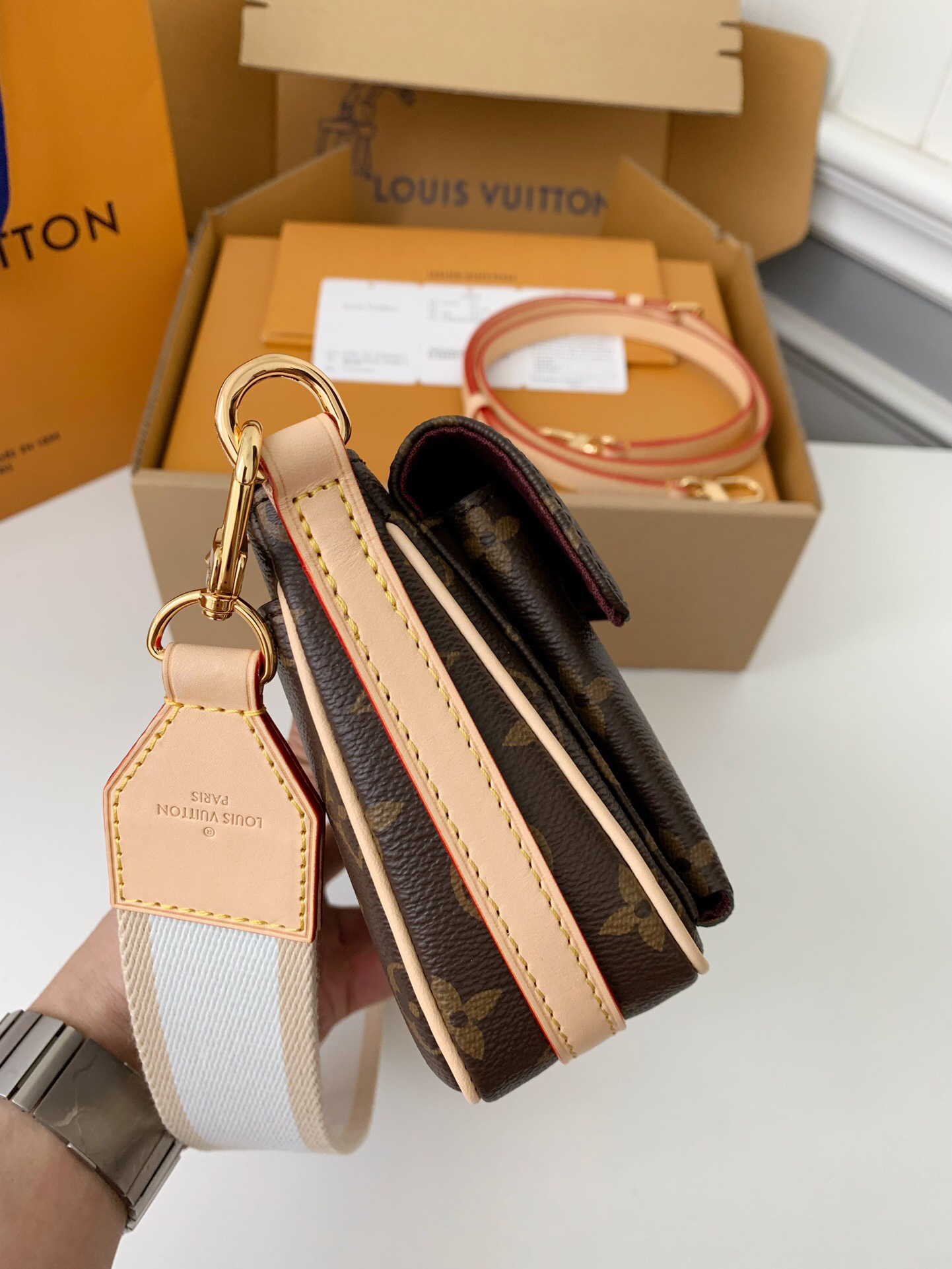 Louis Vuitton  ルイ・ヴィトン シーズナル ワンショルダーバッグ 