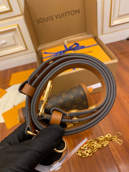 Louis Vuitton  ルイ・ヴィトン シーズナル ワンショルダーバッグ 