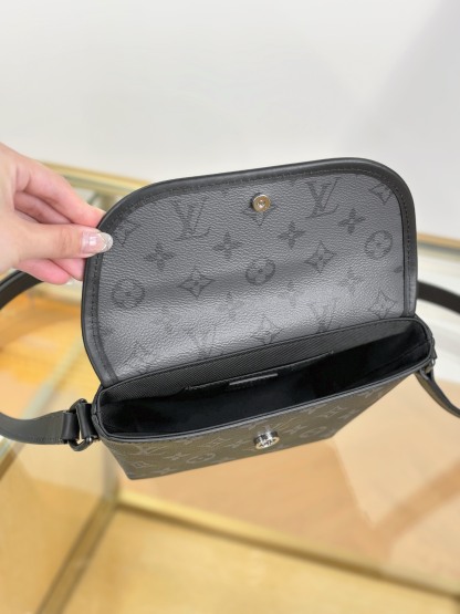 Louis Vuitton  ルイ・ヴィトン シーズナル ワンショルダーバッグ 