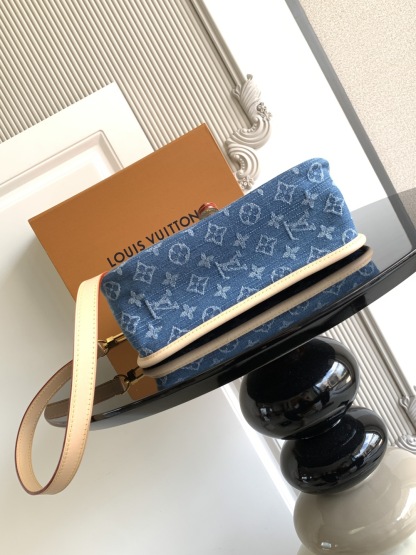 Louis Vuitton  ルイ・ヴィトン シーズナル ワンショルダーバッグ 