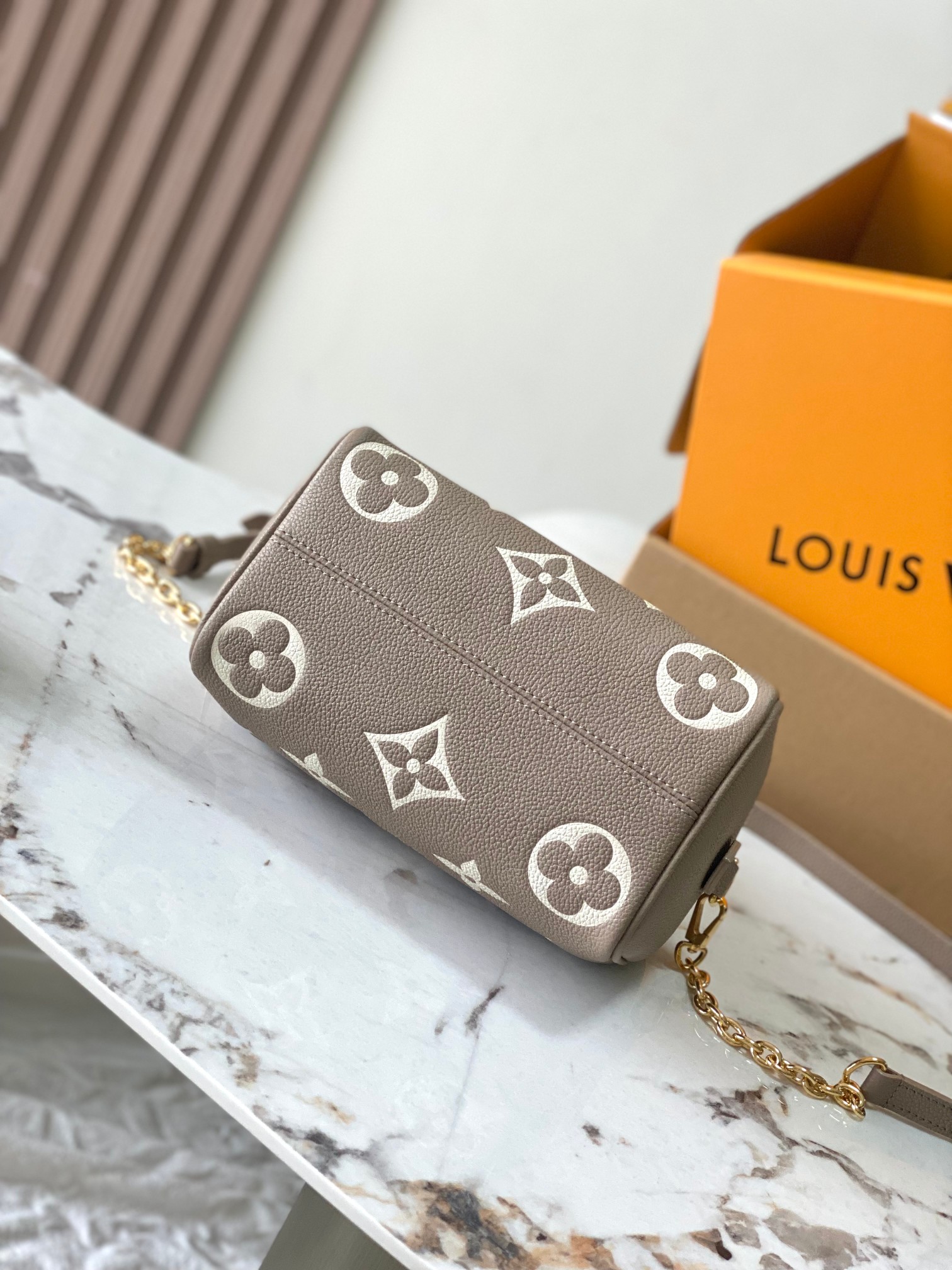 Louis Vuitton  ルイ・ヴィトン シーズナル ワンショルダーバッグ 