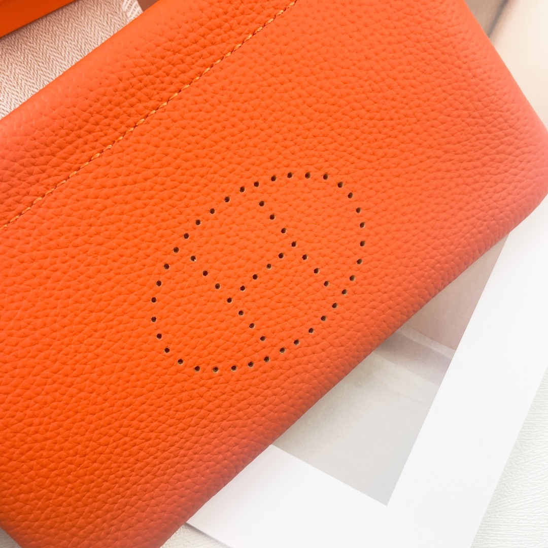 エルメス「Hermès」 レザーポケットウォレット