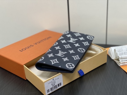 ルイ・ヴィトン「Louis Vuitton」レザーポケットウォレット