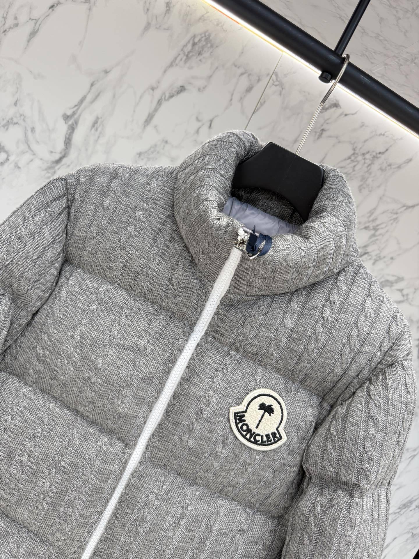 モンクレール シーズン別 ロングダウンコート