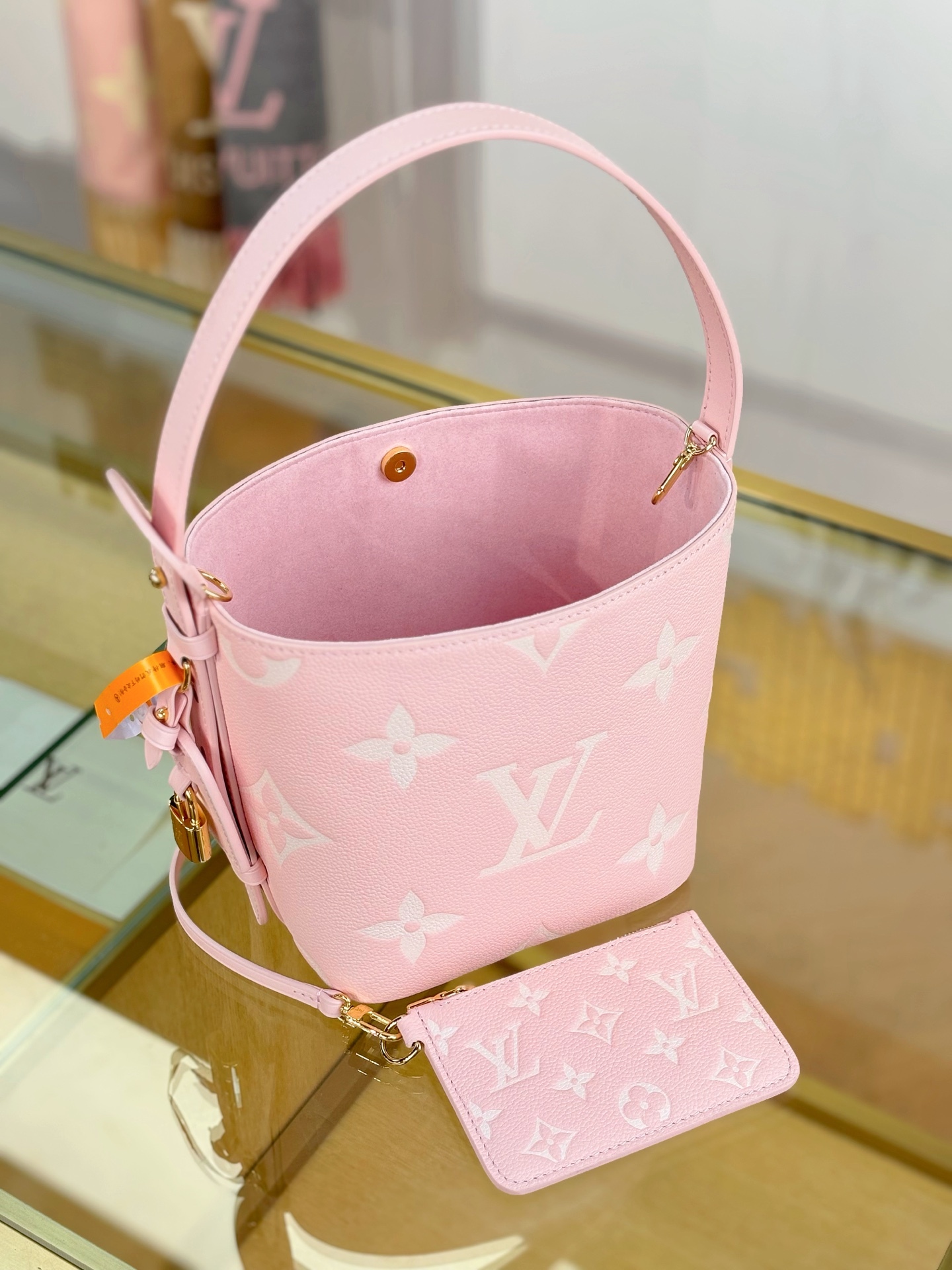 Louis Vuitton  ルイ・ヴィトン シーズナル ワンショルダーバッグ 