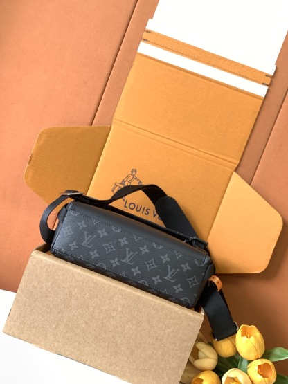 Louis Vuitton  ルイ・ヴィトン シーズナル ワンショルダーバッグ 