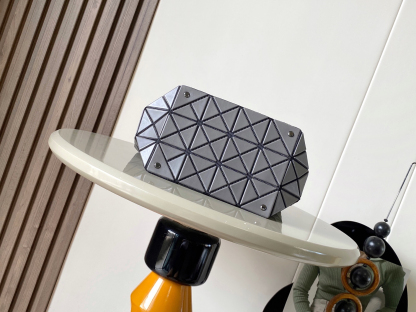 イッセイミヤケ「Issey Miyake」LUCENTシリーズ トートバッグ